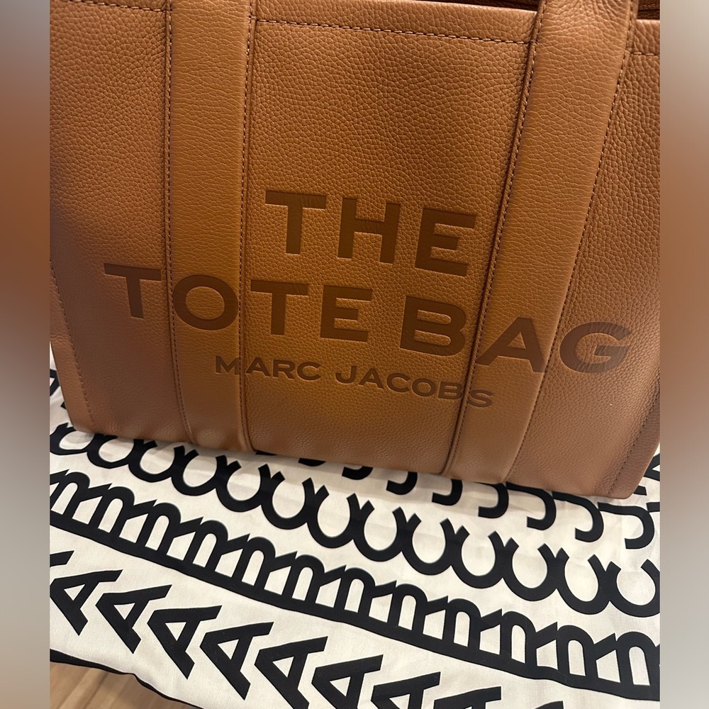 Marc Jacobs The Tote Bag Brown Leather Tote - Picture 10 of 10